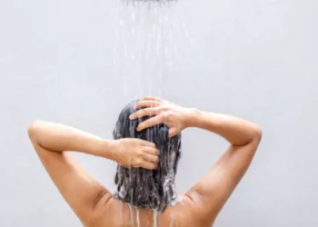 Experto revela con cuánta frecuencia debería ducharse para tener buena higiene