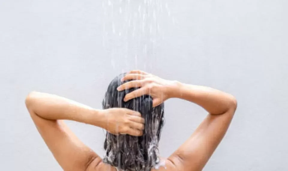 Experto revela con cuánta frecuencia debería ducharse para tener buena higiene