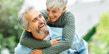 Primera generación sin hijos llega a la vejez: el panorama al que se enfrenta