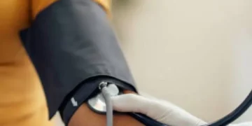 ¿Cuál es la presión arterial normal que debe tener, según su edad?