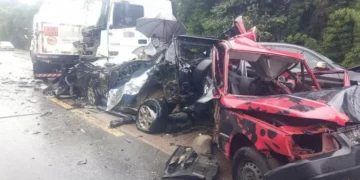 Engavetamento na BR-116 em SC mata mãe e bebê de 4 meses e deixa 5 feridos