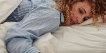 ¿La ansiedad lo despierta? Esto se puede deber a este mal hábito