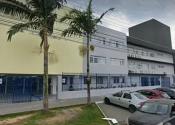 Professor é afastado de escola em Itajaí após denúncias de abuso sexual contra crianças de 5 e 7 anos
