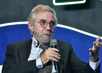 Paul Krugman diz que tarifas de Trump estão “matando a economia” dos EUA: “É insano”