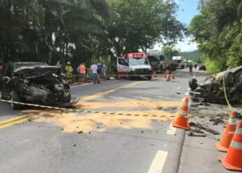 Dois óbitos são registrados em acidente envolvendo 3 veículos na BR-470 em Apiúna