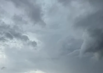 Chuva forte causa risco alto de alagamentos e enxurradas em SC