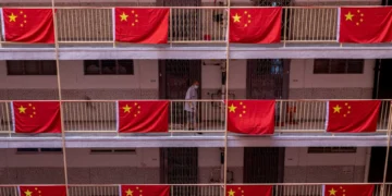 China pede a Reino Unido e União Europeia que mantenham o comércio diante de tarifas