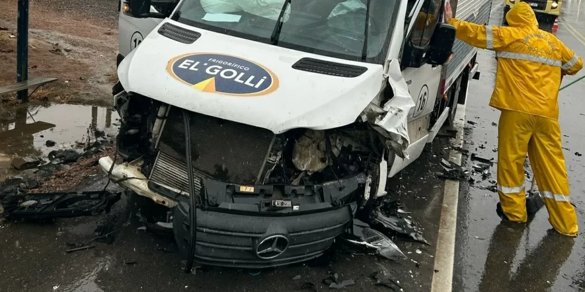 Colisão com moto, carro e caminhão deixa dois feridos na SC-350