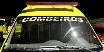 Motociclista fica gravemente ferido após colisão com caminhão-caçamba na BR-470, em Blumenau