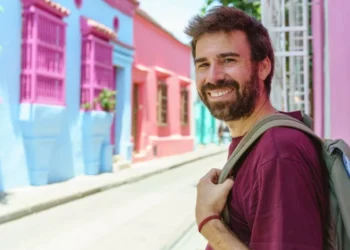 Esta es la zona en Colombia donde viven los hombres más atractivos, según la IA