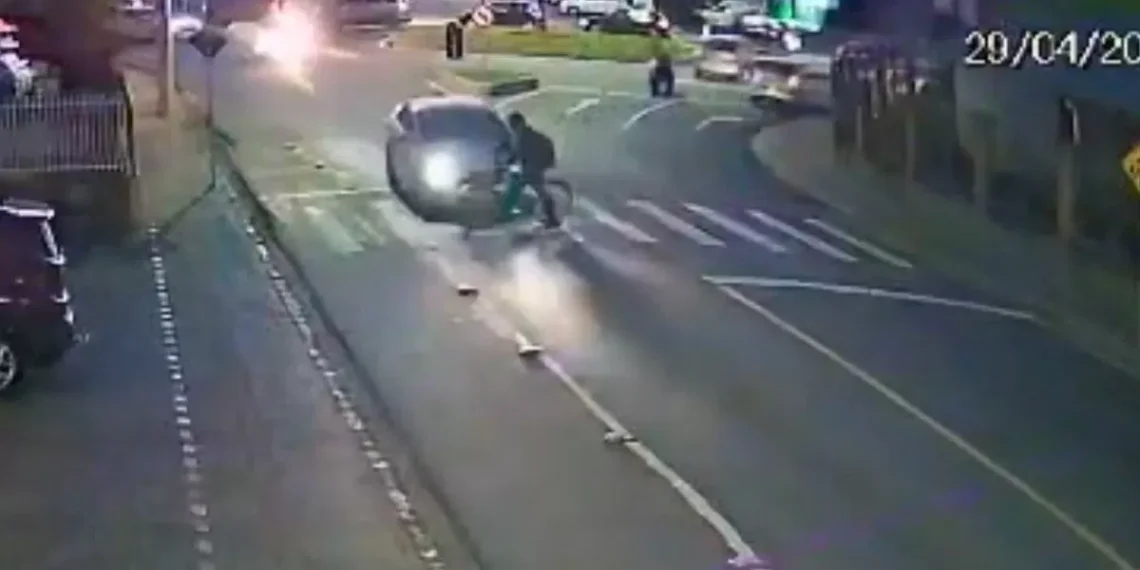 Ciclista de 17 anos é atropelado por carro em Timbó