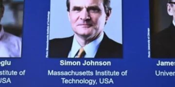 Nobel de Economía dice que se debería pagar para usar redes sociales: sus razones