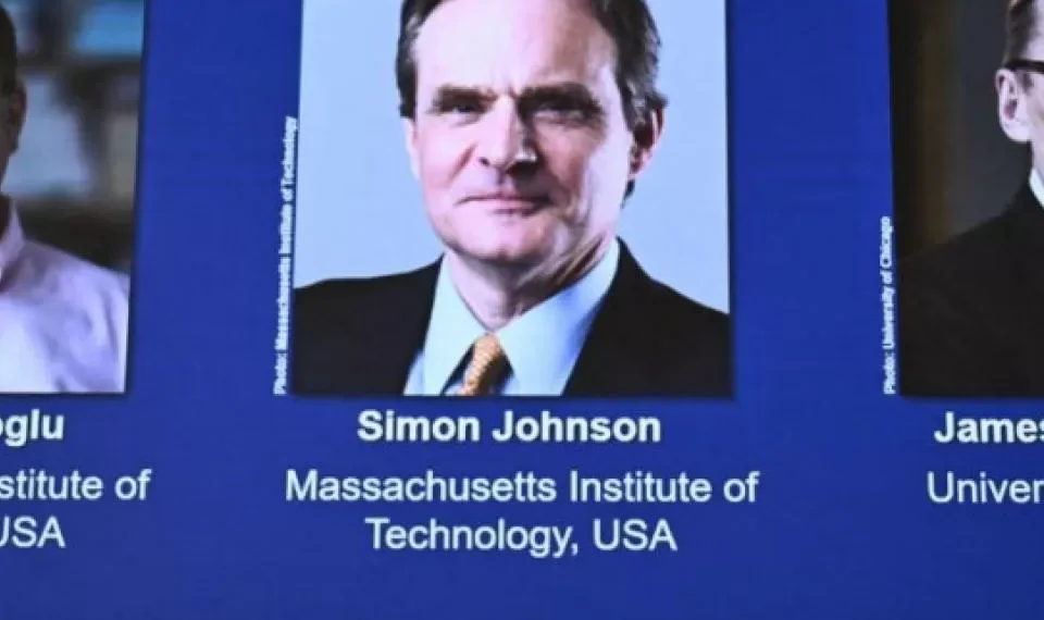 Nobel de Economía dice que se debería pagar para usar redes sociales: sus razones