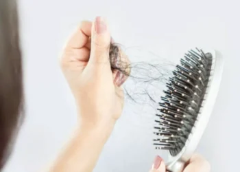 ¿Qué vitaminas tomar si se me cae mucho el cabello?