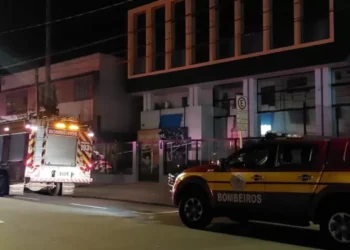 Incêndio atinge cantina de escola em Blumenau durante a noite
