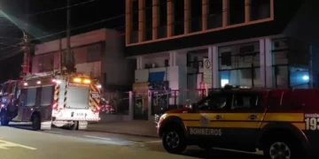 Incêndio atinge cantina de escola em Blumenau durante a noite
