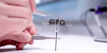 Robô “saltador” voa gastando muito menos energia do que drones