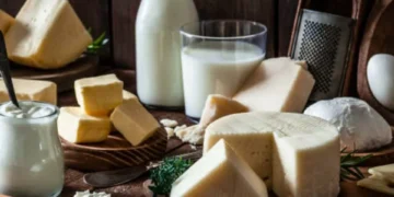 El lácteo que ayuda a prevenir los problemas de colon e intestinales, según Harvard