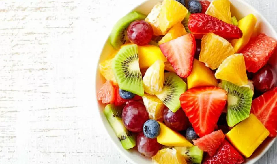 Esta es la fruta que tiene más calcio que un yogur: debe consumirla a diario