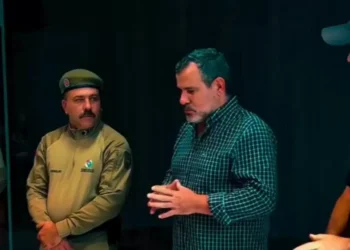 Rio dos Cedros recebe 2 novos policiais para reforçar segurança