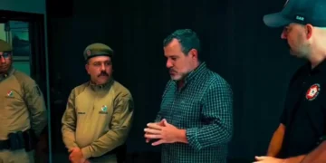 Rio dos Cedros recebe 2 novos policiais para reforçar segurança