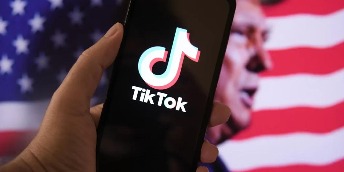 Tarifaço de Trump ‘azedou’ acordo para venda do TikTok nos EUA
