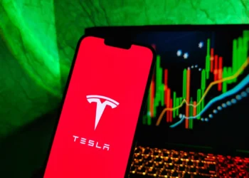 Efeito Trump? Tesla vê lucro “tombar” no primeiro trimestre