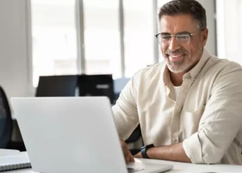 ¿Cómo se le considera a una persona de 40 años o un poco más?