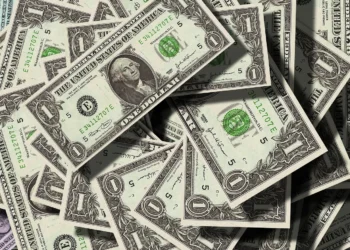 Queda do dólar levanta temor de redução da confiança nos EUA sob Trump