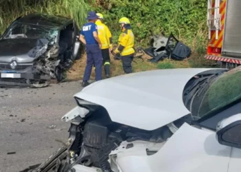 Colisão frontal em Blumenau deixa três mulheres feridas
