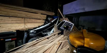 Monte de areia salva motorista de 36 anos após caminhão perder o freio em Timbó