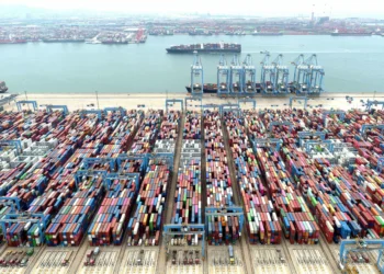 FT: China usa países vizinhos para “lavar” exportações aos EUA; entenda