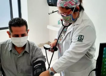 ¿Cuáles son las causas de la hipertensión, según expertos en salud?