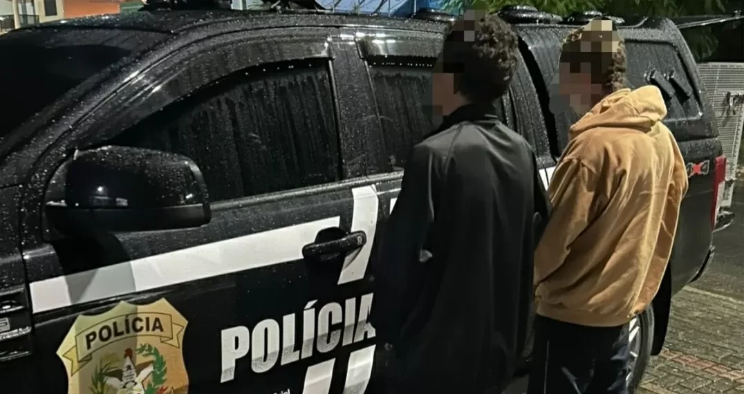 Dupla é presa por suspeita de envolvimento em série de assaltos em Ilhota