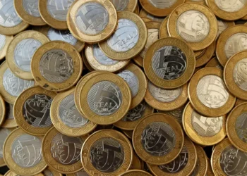Mercado reduz projeções para dívida pública em 2025 e 2026, mostra Prisma