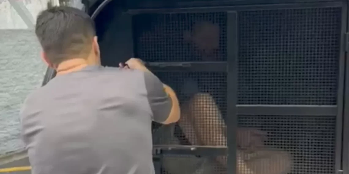 Homem é preso por tráfico de drogas após denúncias em Blumenau