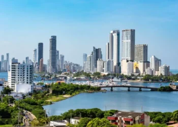 ¿Cuál debería ser la capital de Bolívar si no fuera Cartagena, según la IA?