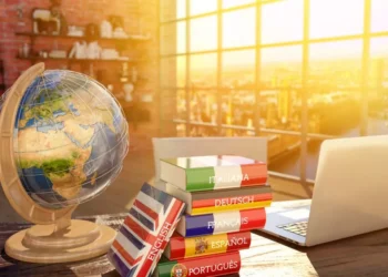 Ni inglés ni japonés: los 3 idiomas que más aprenden los colombianos