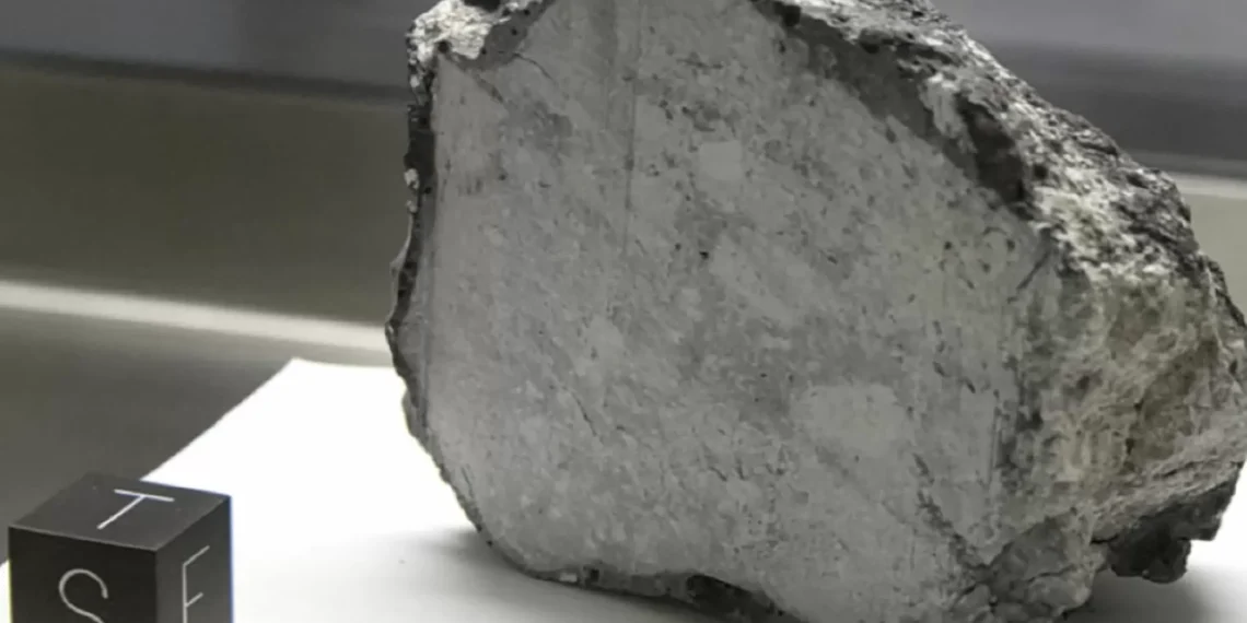 Cientistas podem ter resolvido o mistério das rochas lunares magnéticas