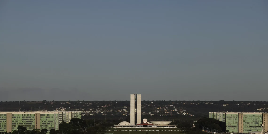 Governo avalia mudar leis para reduzir fluxo de precatórios de servidor e Previdência