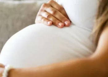 La cantidad de bebés que deberían nacer por madre para evitar la extinción humana