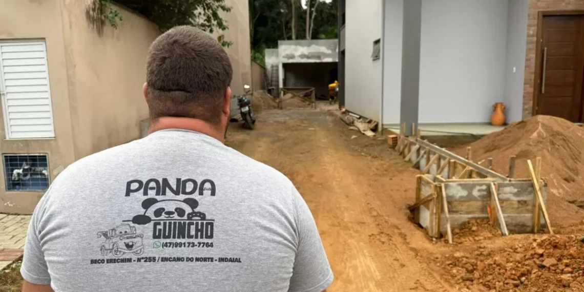 “Pedi a Deus para não machucar ninguém”, diz motorista de caminhão que perdeu freio e invadiu casa em Timbó