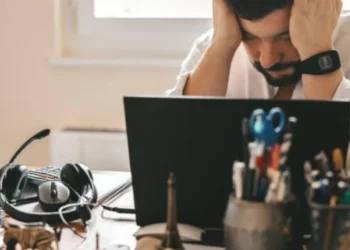 Trabajar en exceso podría cambiar la estructura del cerebro, según estudio