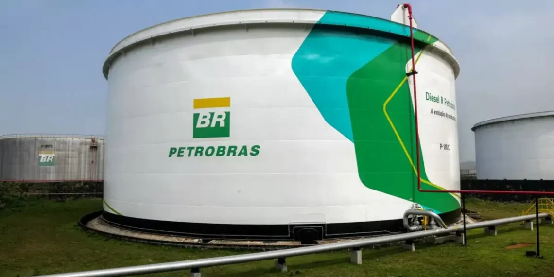 Petrobras reduz preço do diesel nas distribuidoras em R$ 0,16 a partir desta terça-feira (6)