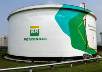 Petrobras reduz preço do diesel nas distribuidoras em R$ 0,16 a partir desta terça-feira (6)