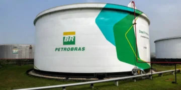 Petrobras reduz preço do diesel nas distribuidoras em R$ 0,16 a partir desta terça-feira (6)