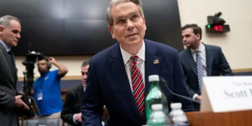 Negociações comerciais dos EUA com a China foram ‘produtivas’, afirma Bessent