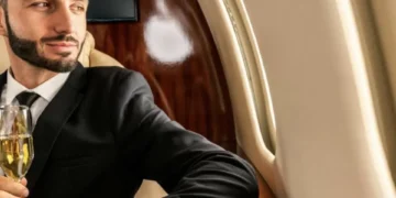 Los hábitos que pueden convertirlo en millonario antes de los 40, según expertos