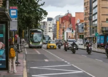 ¿Hay multa? Esto pasa si bloquea el carril preferencial de la Carrera Séptima en Bogotá