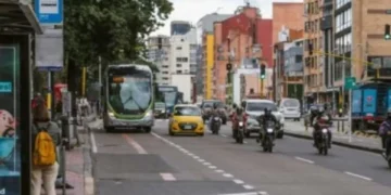 ¿Hay multa? Esto pasa si bloquea el carril preferencial de la Carrera Séptima en Bogotá